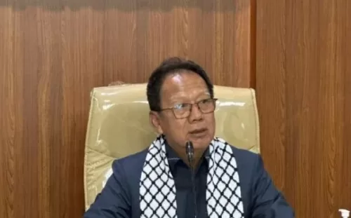 Menggunakan Syal Palestina, Ketua DPRD Lampung Mingrum Gumay Kawal Nasib Guru PPPK