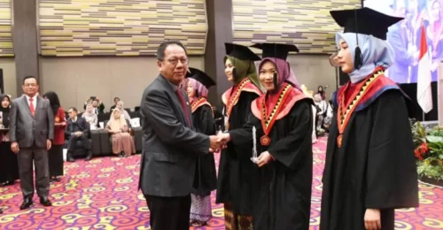 Ketua DPRD Lampung Hadiri Wisuda Sarjana Ke-46 UTB Lampung