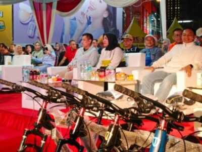 Nobar Timnas U-23 Bersama Hj. Eva Dwiana, Pemuda – Pemudi Lampung Dapat Dorpize Umroh dan Sepeda Gratis