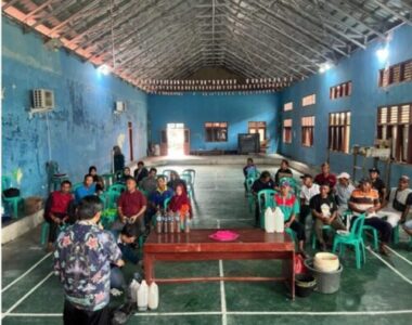 Mahasiswa KKN Unila Kembangkan Produk untuk Menekan Angka Kematian Udang di Desa Bandar Agung