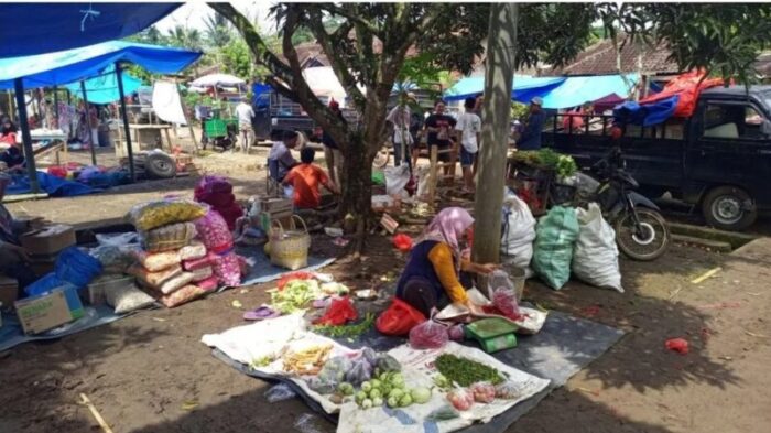 Mahasiswa KKN dan Kebangkitan Pasar Priangan Baru