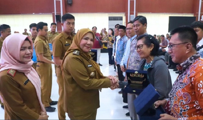 Pemkot Balam Serahkan Akta Badan Hukum KMP