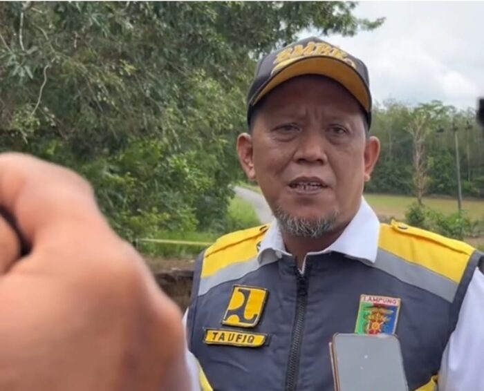 JEMBATAN HIDUP PUTUS DI BANJIR, TIM PEMERINTAH CEPAT TANGANI “WARGA KAMI TUNGGU JALAN KEMBALI”